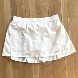 Nike Womens White Skort w Back Pleats / Dri-Fit / Size L